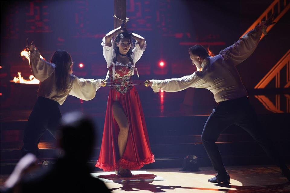 „Let’s Dance“: Paola Maria raus, Neubauer auf Wolken Aus für Paola Maria.Rolf Vennenbernd/dpa