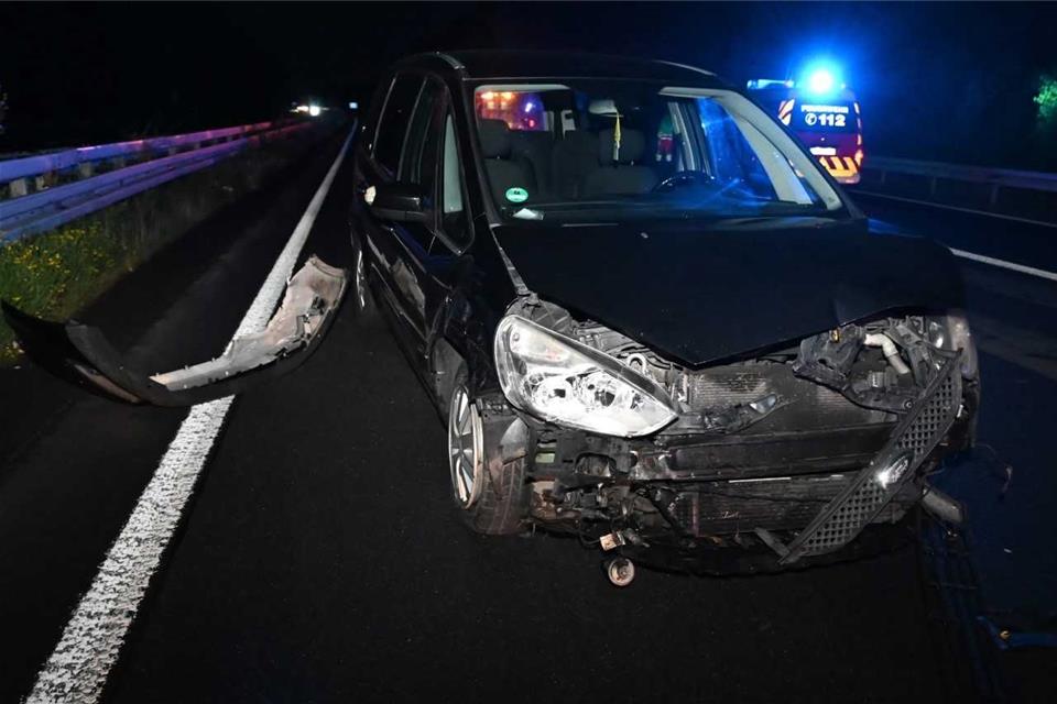 Aus noch unbekannten Gründen ist der Ahauser mit seinem Wagen auf das Wohnmobil aufgefahren.
