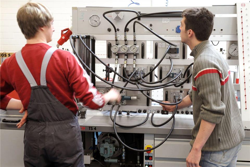 Ausbildungszahlen im Handwerk auf Zehnjahreshoch  Ausbildungszahlen im ostsächsischem Handwerk auf Zehnjahreshoch. (Archivbild)Waltraud Grubitzsch/dpa
