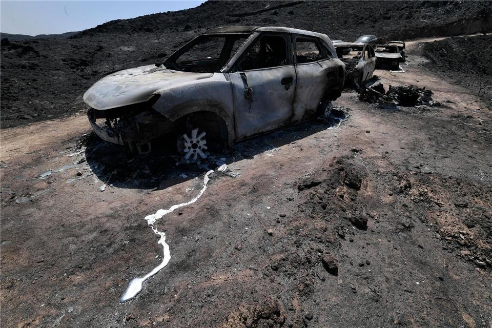 Ausgebrannte Autos nach einem Waldbrand in Bei in Los Gallardos in Spanien.Javi Carrión/EUROPA PRESS/dpa