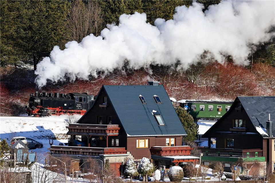 Ausgedampft: Die Fichtelbergbahn legt für drei Wochen eine Pause ein. Dann werden die Strecke und die Wagen fit für die Frühlingssaison gemacht. (Archivbild)Jan Woitas/dpa-Zentralbild/dpa