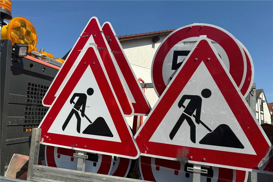 Ausgerechnet auf die Ferienzeit werden viele Baustellen gelegt. (Symbolbild)Andrea Löbbecke/dpa