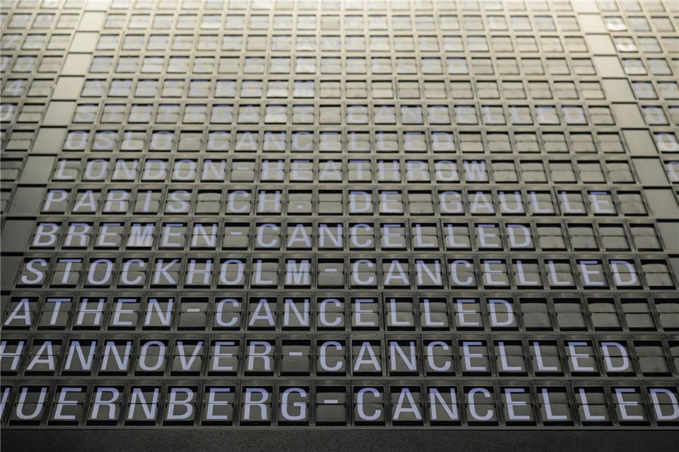 Ausgerechnet zum Ferienende heißt es: Flug gestrichen. Hannes P. Albert/dpa