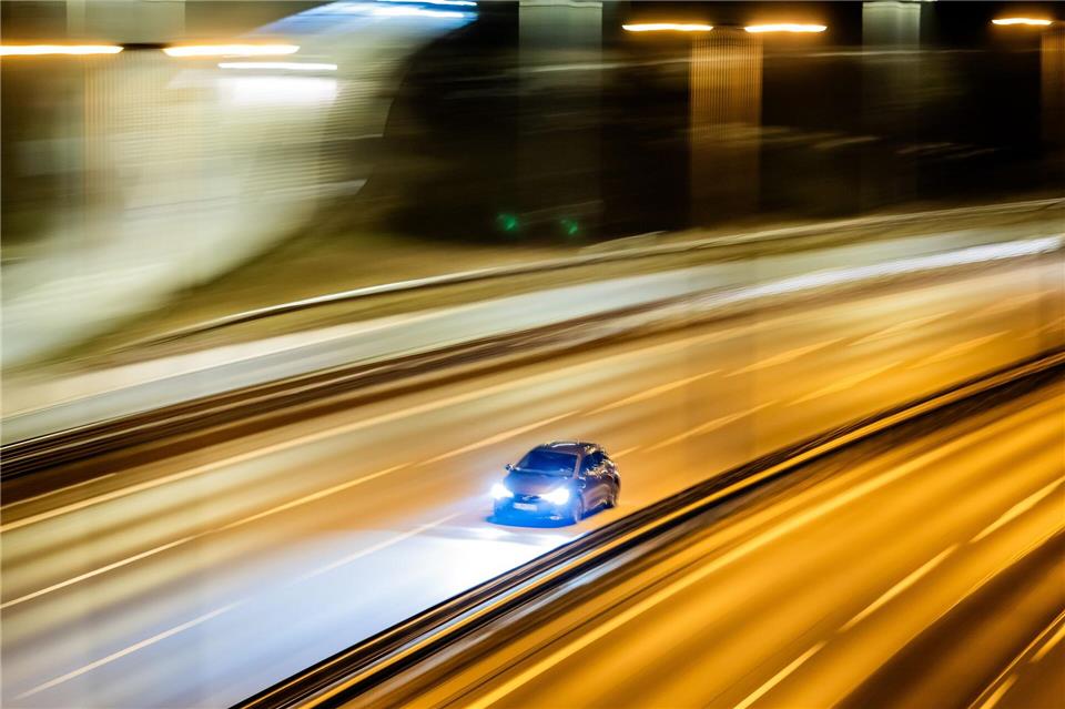Ausgeruht durch die Nacht: Um Konzentrationsfehler zu vermeiden, sollten vor Reisestart einige Stunden Schlaf am Abend oder Nachmittag eingelegt werden.picture alliance/dpa