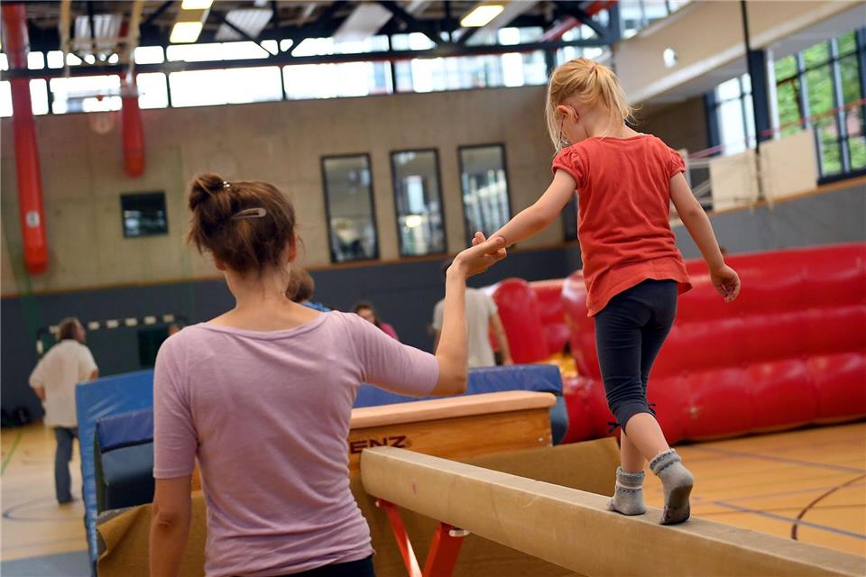 Ausgewogene Balance: Neben organisierten Angeboten benötigen Kinder ausreichend freie Zeit für Spiel und Entspannung.Britta Pedersen/dpa-Zentralbild/dpa-tmn