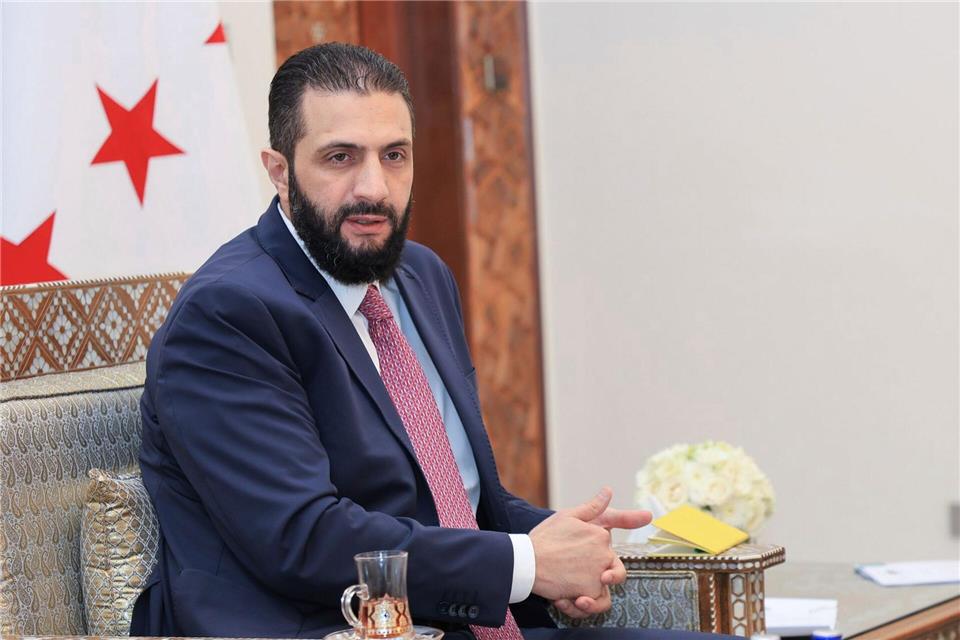 Nur wenige syrische Flüchtlinge verlassen Deutschland Ausländische Beobachter und auch viele Syrer stellen sich die Frage, wie weit die Macht von Interimspräsident Ahmed al-Scharaa reicht, vor allem mit Blick auf bewaffnete Gruppen. (Archivfoto)Uncredited/SANA/dpa