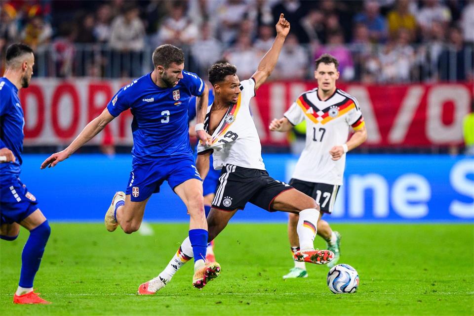 Auslöser der Sanktionen waren rassistische und diskriminierende Vorfälle bei den jüngsten Nations-League-Partien. (Archivbild)Tom Weller/dpa