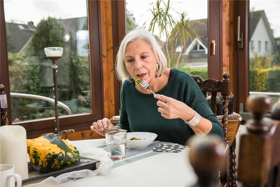 Ausreichend Proteine: Menschen mit einer COPD sollten hochwertige Eiweißquellen wie Milchprodukte, Fisch, Eier oder Tofu in ihre Ernährung einbauen.Christin Klose/dpa-tmn