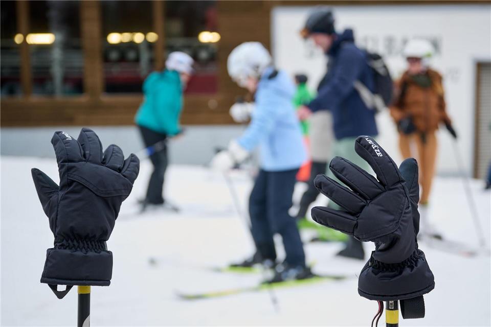 Ausrüstung gibt es für Teilnehmer der Aktion zum halben Preis. (Archivfoto)Bernd Thissen/dpa