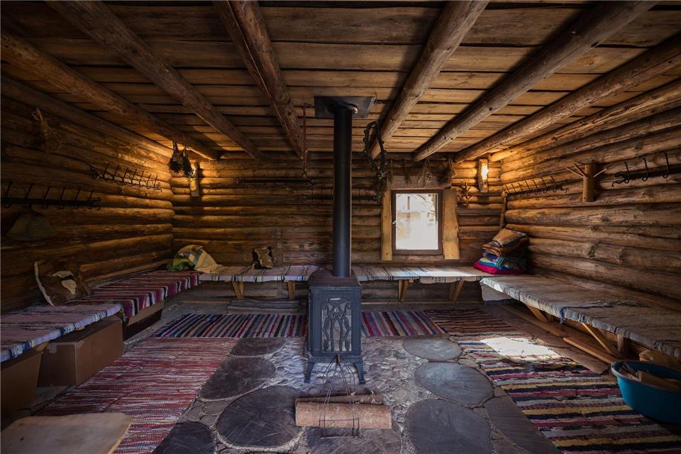Viel Rauch um viel - Saunakultur in Estland Ausruhen in wohlig-rustikalem Ambiente: Ruheraum auf der Mooska-Farm.Silver Gutmann/Brand Estonia/dpa-tmn