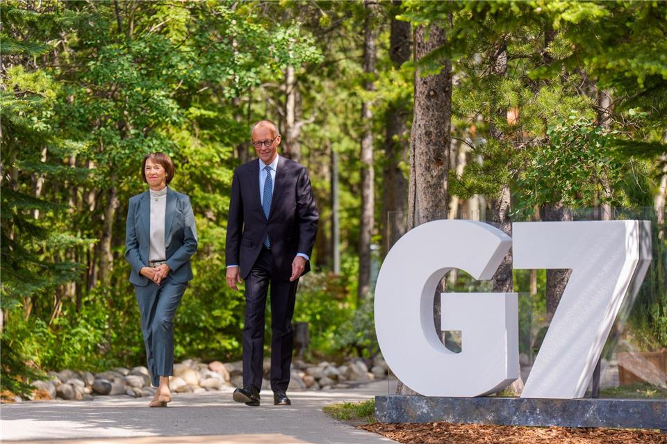 Aussagen von Bundeskanzler Friedrich Merz zu Israel und Iran am Rande des G7-Gipfels sorgen bei einigen in Deutschland für Befremden. (Archivbild)Michael Kappeler/dpa-Pool/dpa