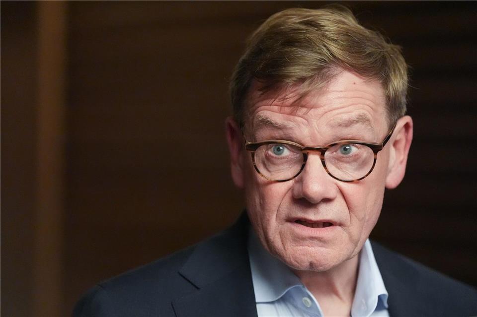 Wadephul will Reisehinweise für Israel entschärfen Außenminister Johann Wadephul (CDU) äußert sich in Tel Aviv nach einem Treffen mit seinem israelischen Amtskollegen Gideon Saar optimistisch zur weiteren Umsetzung des Nahost-Friedensprozesses.Marcus Brandt/dpa