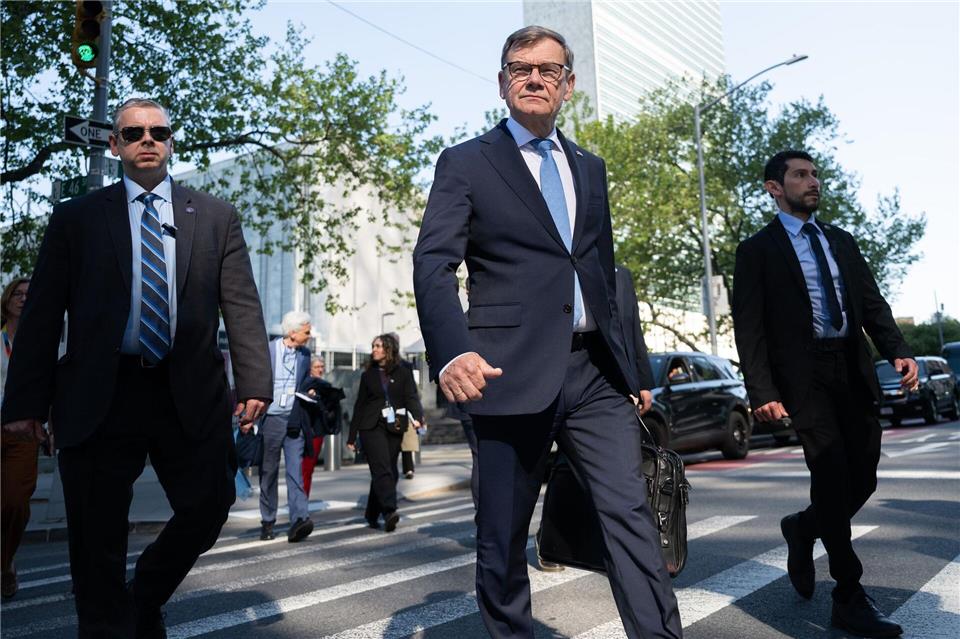 Außenminister Johann Wadephul (CDU) besucht die Vereinten Nationen in New York. Es ist auch eine Werbetour für die deutsche Kandidatur für einen nichtständigen Sitz im UN-Sicherheitsrat.Sebastian Christoph Gollnow/dpa