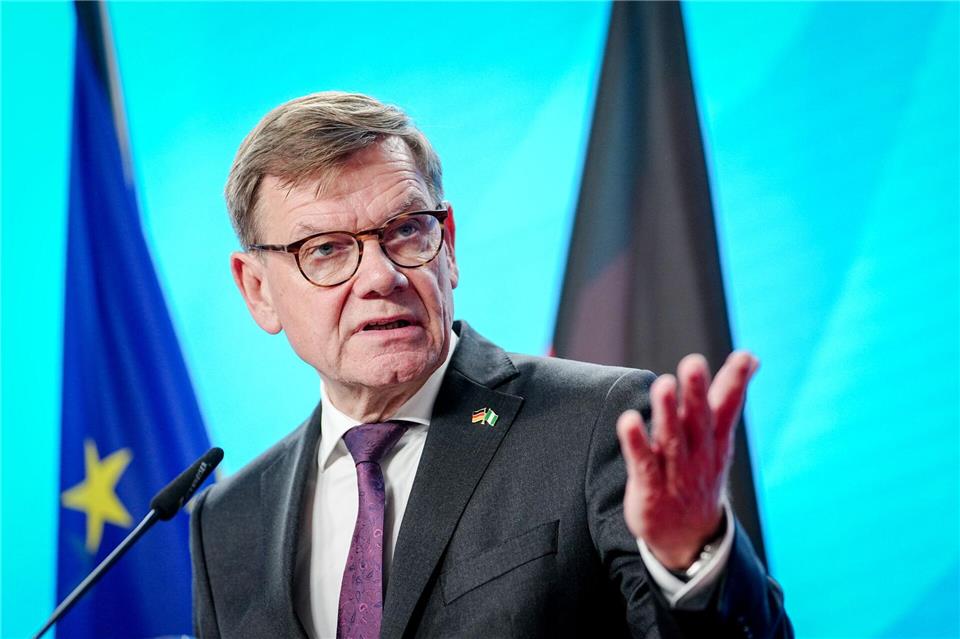 Außenminister Johann Wadephul (CDU) ist in den eigenen Reihen wegen Äußerungen zur Asylpolitik gegenüber Syrien in der Kritik.Kay Nietfeld/dpa