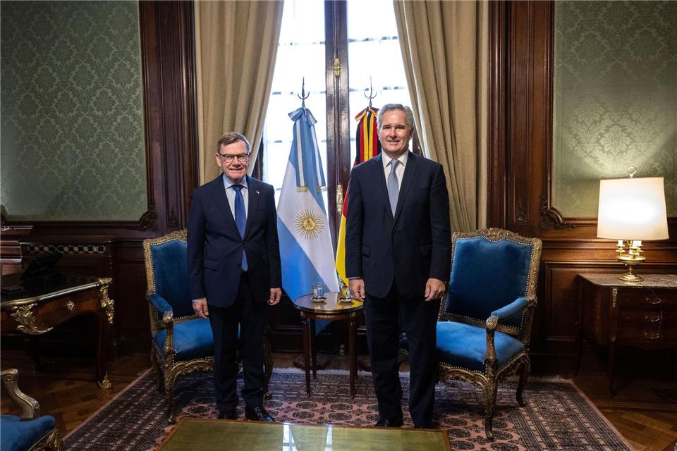 Außenminister Johann Wadephul (CDU, l.) beim Treffen mit seinem argentinischen Kollegen Pablo Quirno in der Hauptstadt Buenos Aires.Boris Roessler/dpa