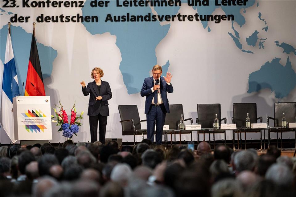 Wadephul macht Tempo bei neuen Freihandelsabkommen Außenminister Johann Wadephul (CDU) macht beim Wirtschaftstag der Botschafterkonferenz im Auswärtigen Amt Druck für den Abschluss der Freihandelsabkommen mit dem Mercosur-Staatenbund und Indien noch dieses Jahr.Fabian Sommer/dpa