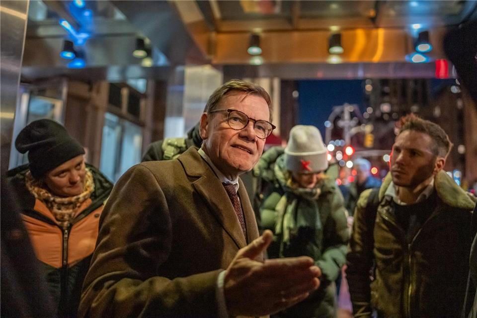 Außenminister Johann Wadephul (CDU) spricht nach einem Gespräch in New York mit dem Generalsekretär der Vereinten Nationen (UN), Guterres, mit Reportern. Michael Kappeler/dpa