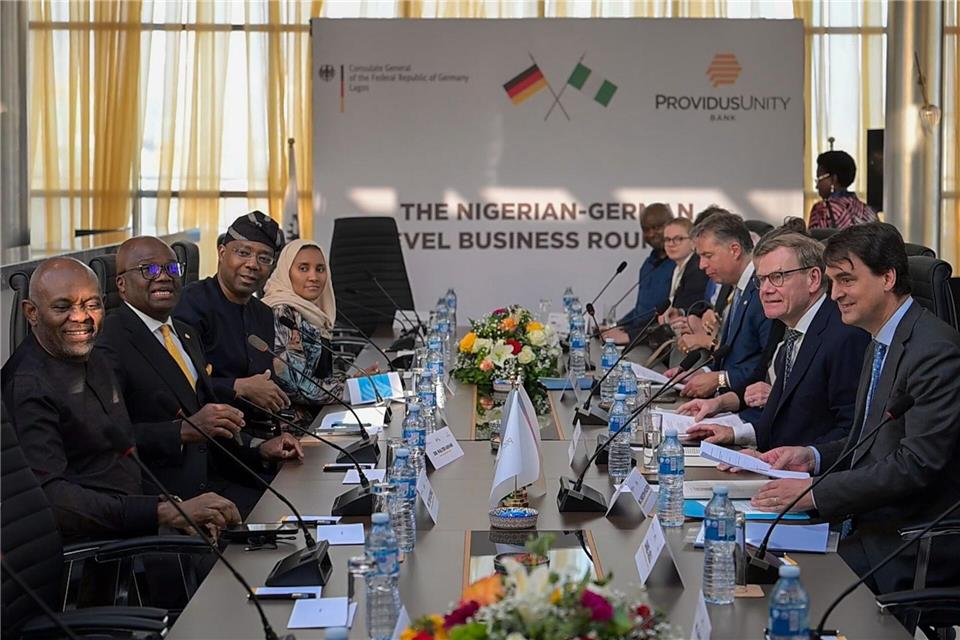 Außenminister Johann Wadephul (CDU) trifft sich in der nigerianischen Wirtschaftsmetropole Lagos mit Vertretern der dortigen Wirtschaft.Soeren Stache/dpa