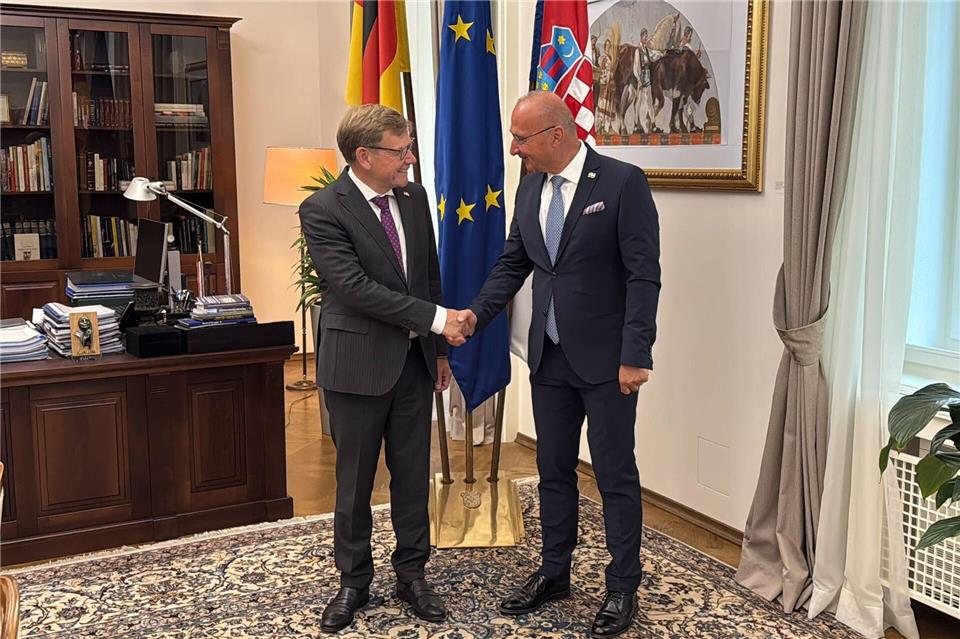 Außenminister Johann Wadephul (CDU) wird von seinem kroatischen Kollegen Gordan Grlic Radman in der Hauptstadt Zagreb zum Antrittsbesuch empfangen.Jörg Blank/dpa