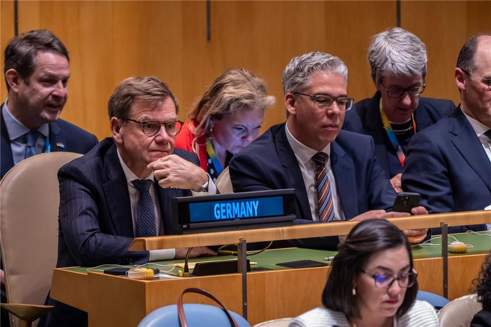 Außenminister Johann Wadephul (l., CDU), ist seit Freitag in New York, um für die deutsche Kandidatur für den UN-Sicherheitsrat zu werben. Michael Kappeler/dpa