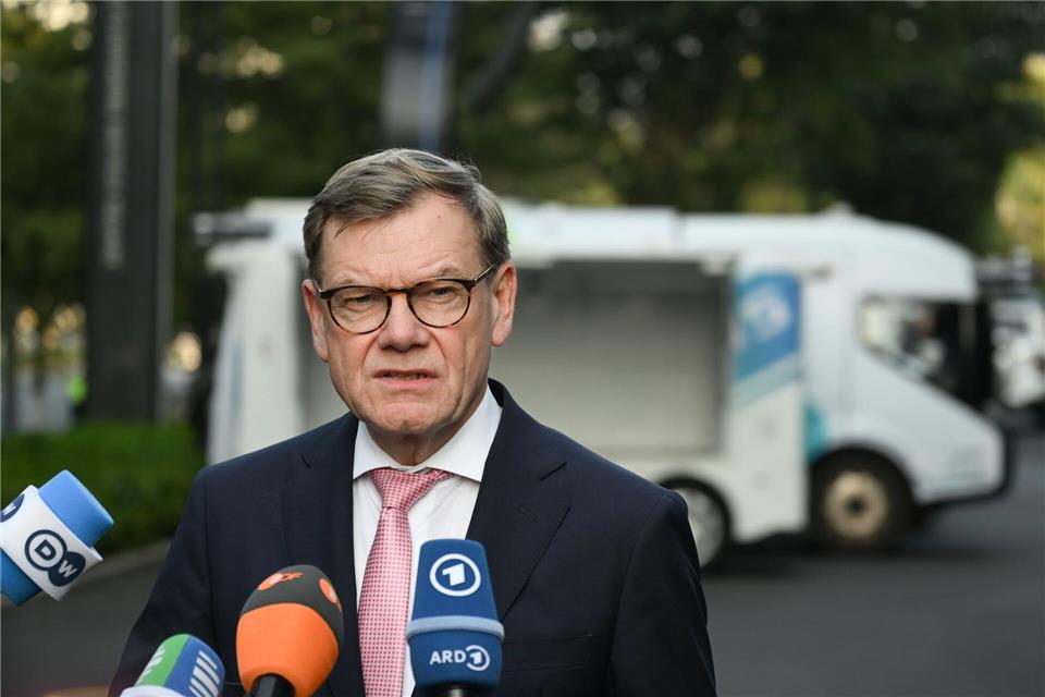 Außenminister Wadephul ist mit Blick aus die russischen Forderungen skeptisch.Soeren Stache/dpa