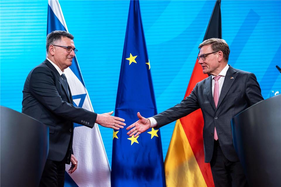 Außenminister Wadephul ruft in einer Pressekonferenz mit seinem israelischen Kollegen Saar den Iran zur Rückkehr an den Verhandlungstisch auf Michael Kappeler/dpa