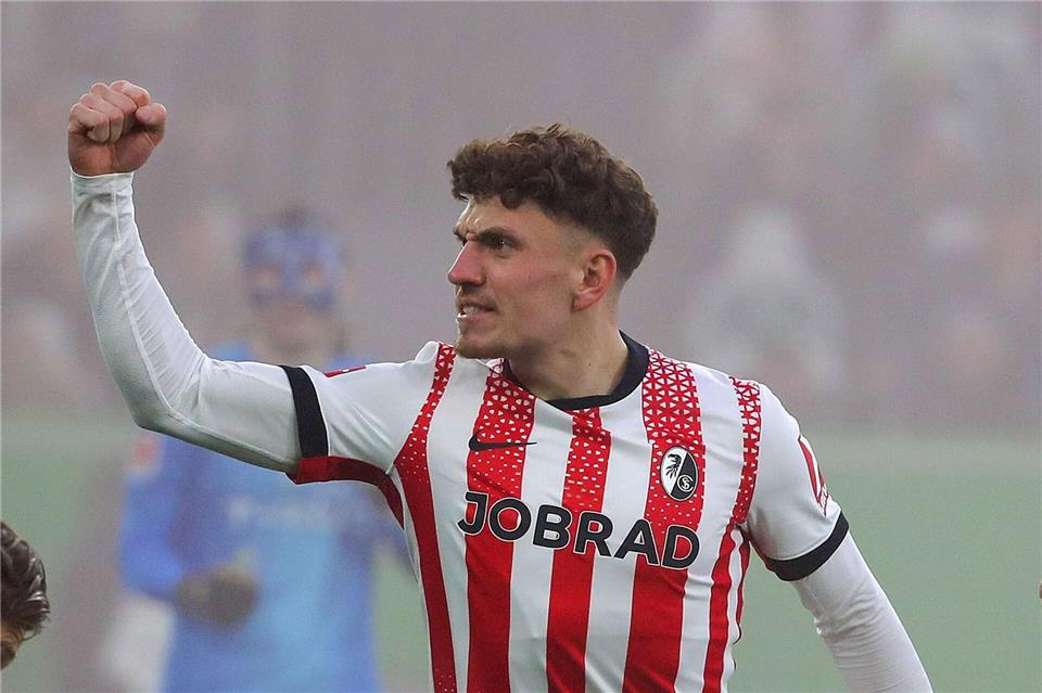 Außenverteidiger Philipp Treu hofft darauf, mit dem SC Freiburg in Genk eine gute Grundlage für das Rückspiel zu legen. Darius Simka/dpa