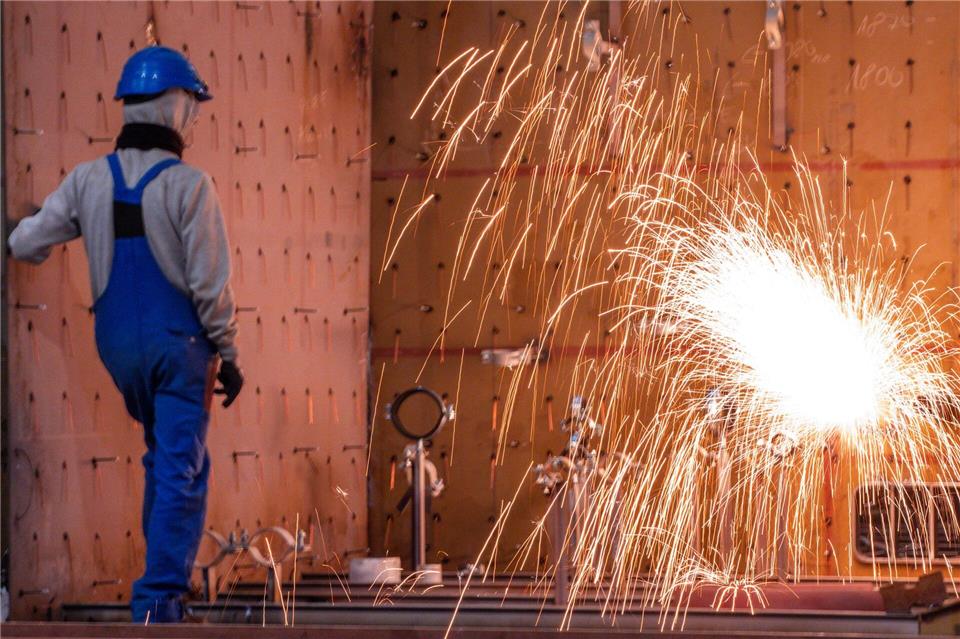 MV startet Werbekampagne für Industrie-Ansiedlungen Außer der krisengeschüttelten maritimen Wirtschaft hat MV bislang wenig an strukturbestimmender Industrie zu bieten. (Symbolbild) Jens Büttner/dpa