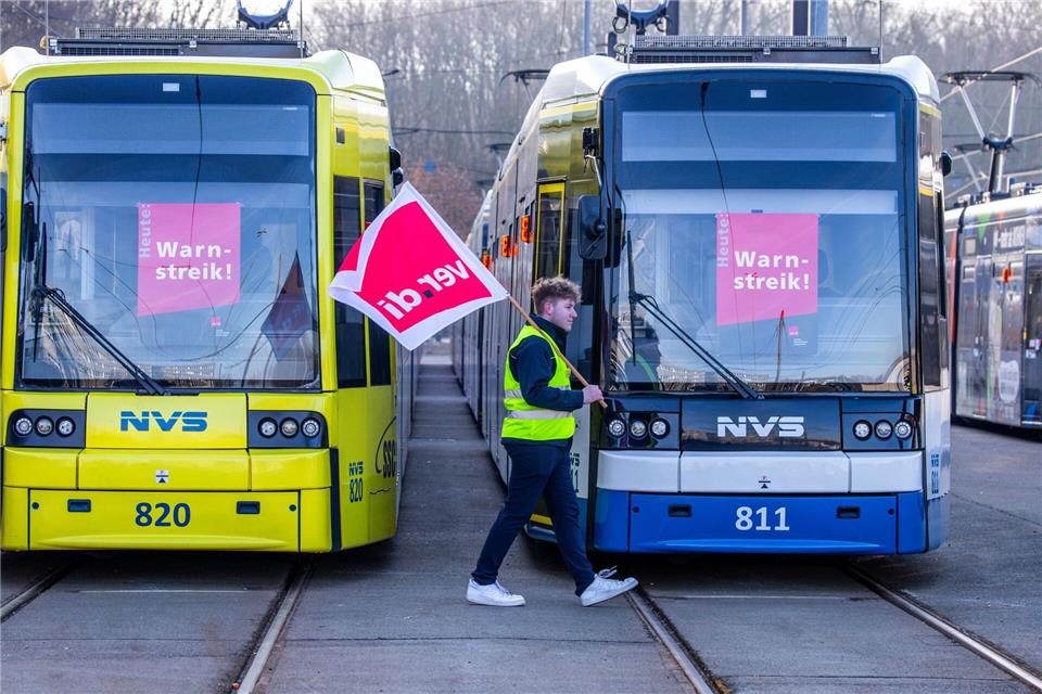 Ausstand bei den Bus- und Straßenbahnfahrerinnen und -fahrern. Jens Büttner/dpa