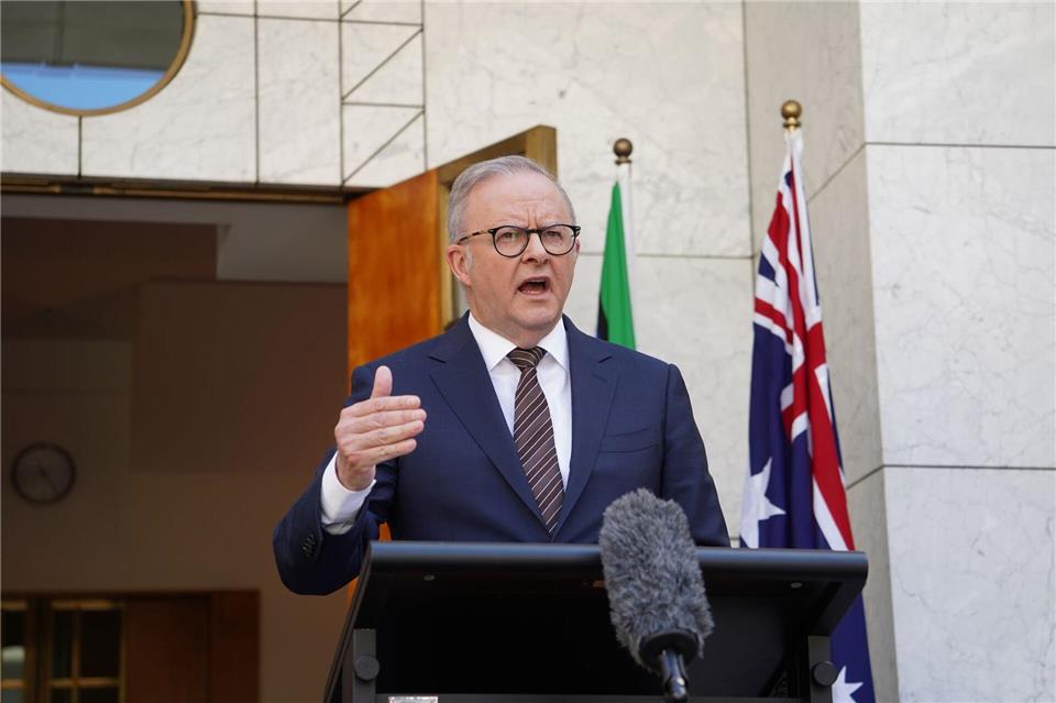 Australiens Premier Albanese lässt nach dem Terroranschlag die Arbeit der Geheimdienste und Strafverfolgungsbehörden überprüfen. (Archivbild)Dominic Giannini/AAP/dpa