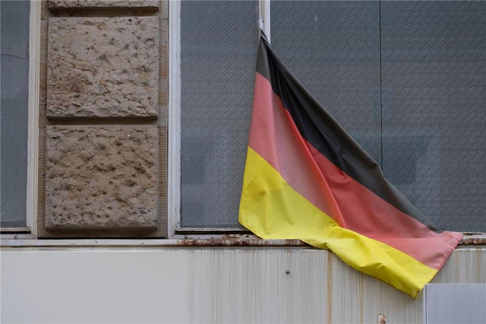 Auswanderung ist für jeden Fünften in Deutschland zumindest abstrakt ein Thema. (Symbolbild)Boris Roessler/dpa