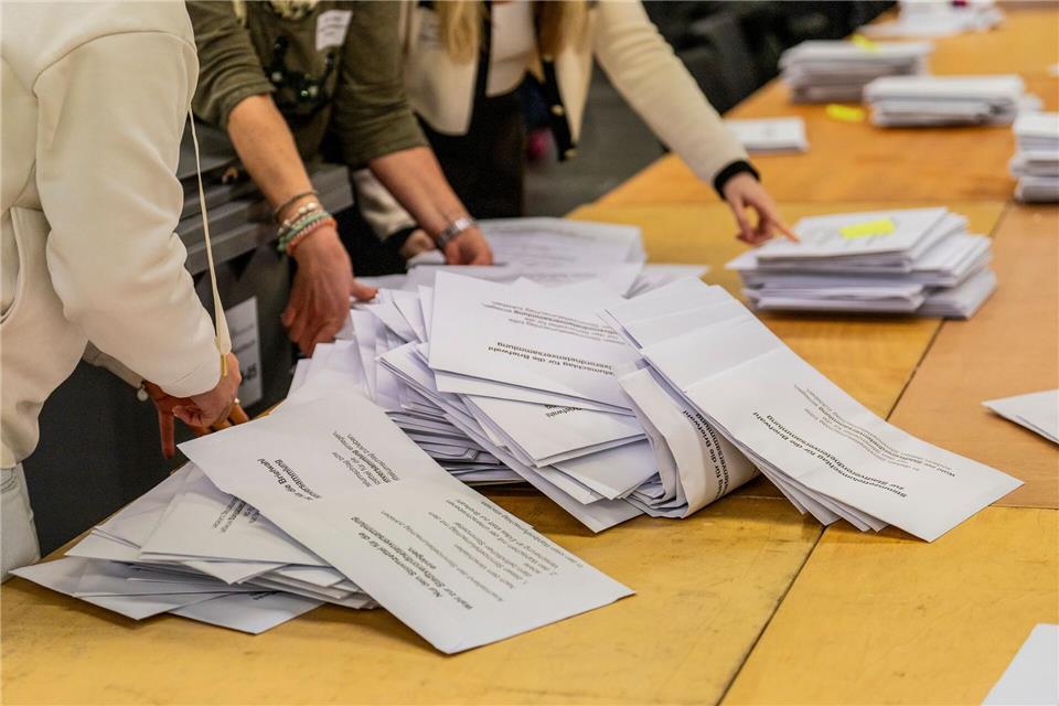Auszählung wird noch Tage dauern.Andreas Arnold/dpa