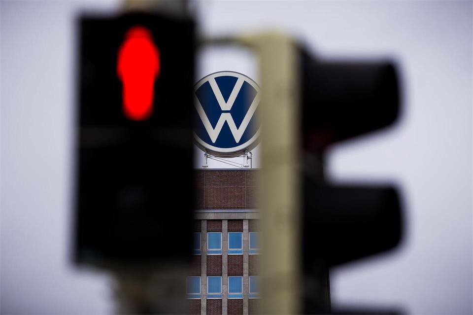 Autobauer VW: Knapp einer Million Fahrzeuge droht ein Lenkungsausfall. (Archivbild)Moritz Frankenberg/dpa