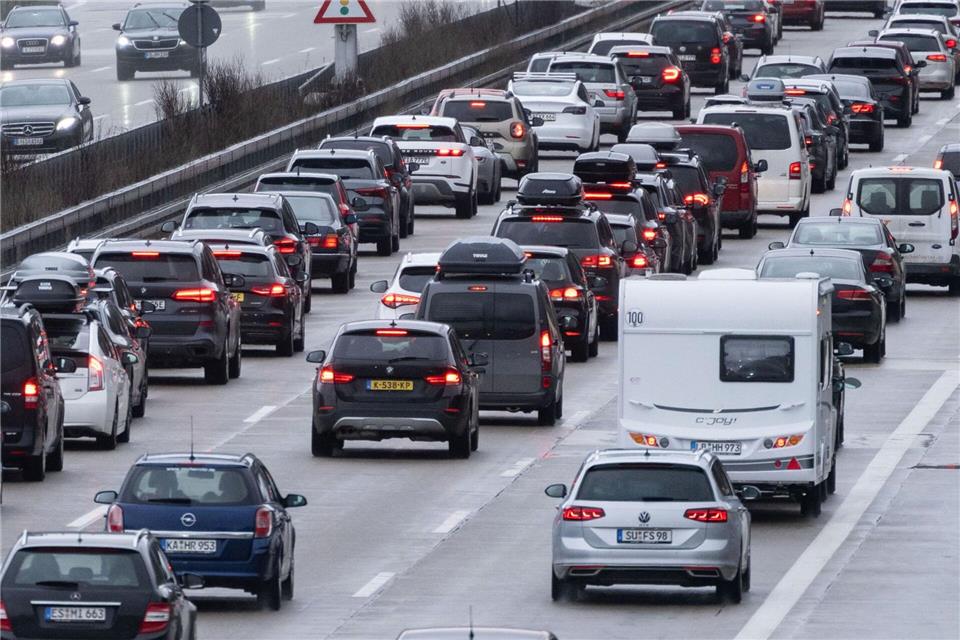 Autofahrer brauchen viel Geduld am Wochenende - auch die Innenstädte können sehr voll werden. (Archivbild)Marijan Murat/dpa