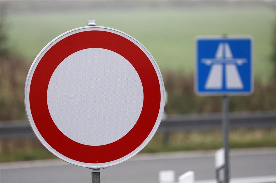 Autofahrer sollten am kommenden Sonntag auf Umleitungsstrecken ausweichen. (Symbolbild)Bernd Wüstneck/dpa-Zentralbild/dpa