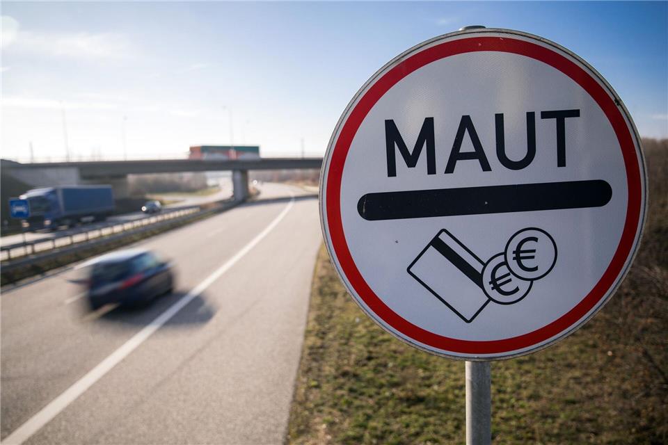 Automatische Zahlung: Mautboxen ermöglichen eine kontaktlose und bequeme Abwicklung von Mautgebühren an Mautstationen, ohne anhalten zu müssen.Jens Büttner/dpa-Zentralbild/dpa