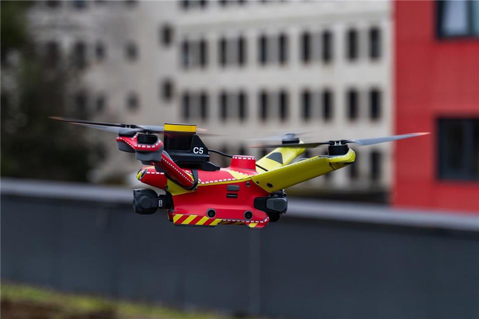 Automatisierte Drohnen sollen künftig Livebilder von Einsatzorten liefern - noch vor Eintreffen der Feuerwehr. (Handout)Branddirektion München