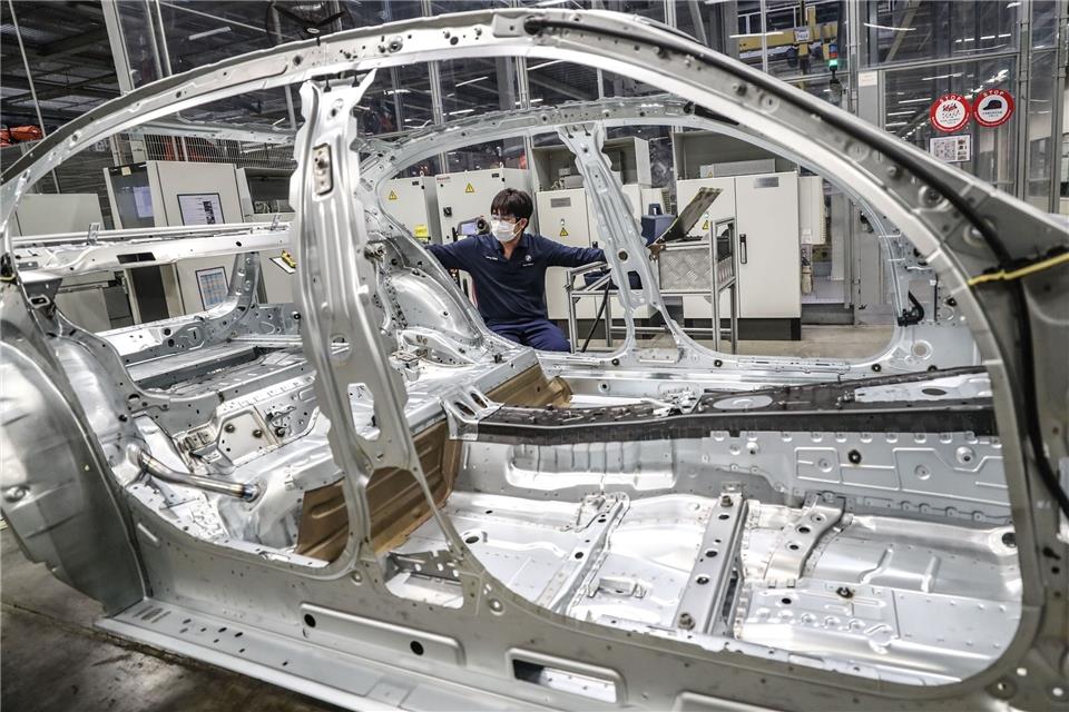 Autoproduktion im nordostchinesischen Shenyang. Laut dem Statitischen Bundesamt ist der chinesische Anteil an den Importen reiner Elektroautos zuletzt deutlich gestiegen.