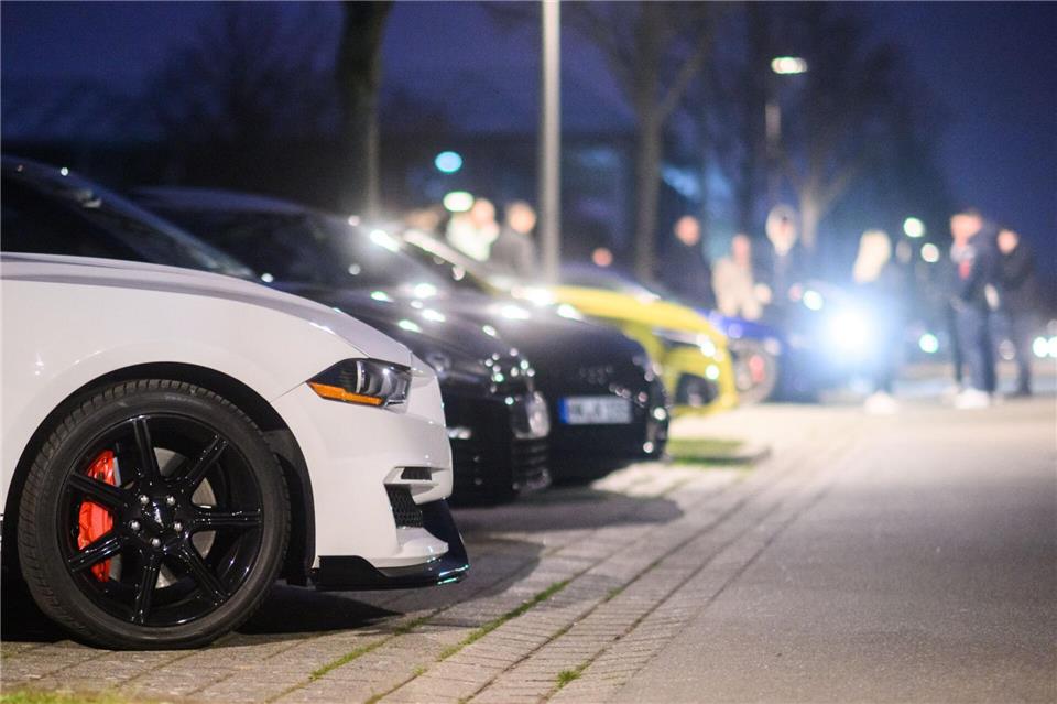 Autotuner nutzten auch in Niedersachsen den „Car-Freitag“ für Treffen. (Archivbild)Julian Stratenschulte/dpa