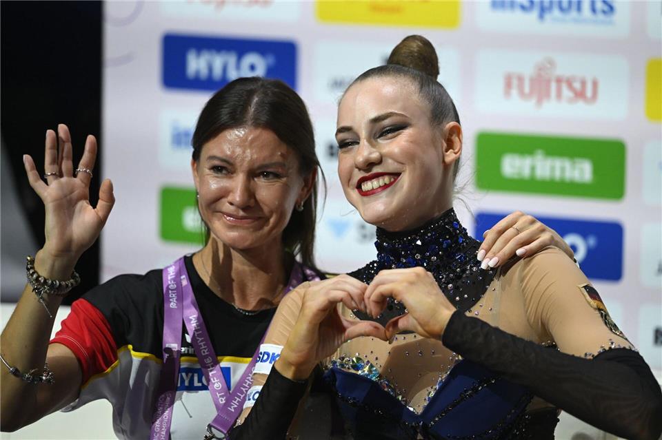 Avancierte mit vier Medaillen zum WM-Star: Darja Varfolomeev (r).Marijan Murat/dpa