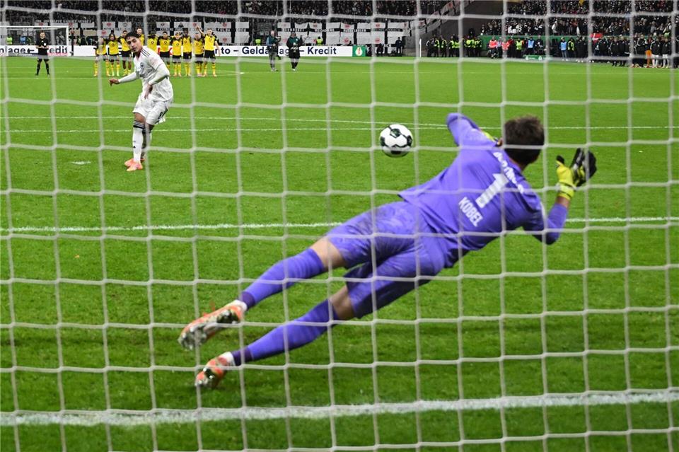 Avancierte zum Matchwinner: BVB-Torwart Gregor Kobel.Arne Dedert/dpa