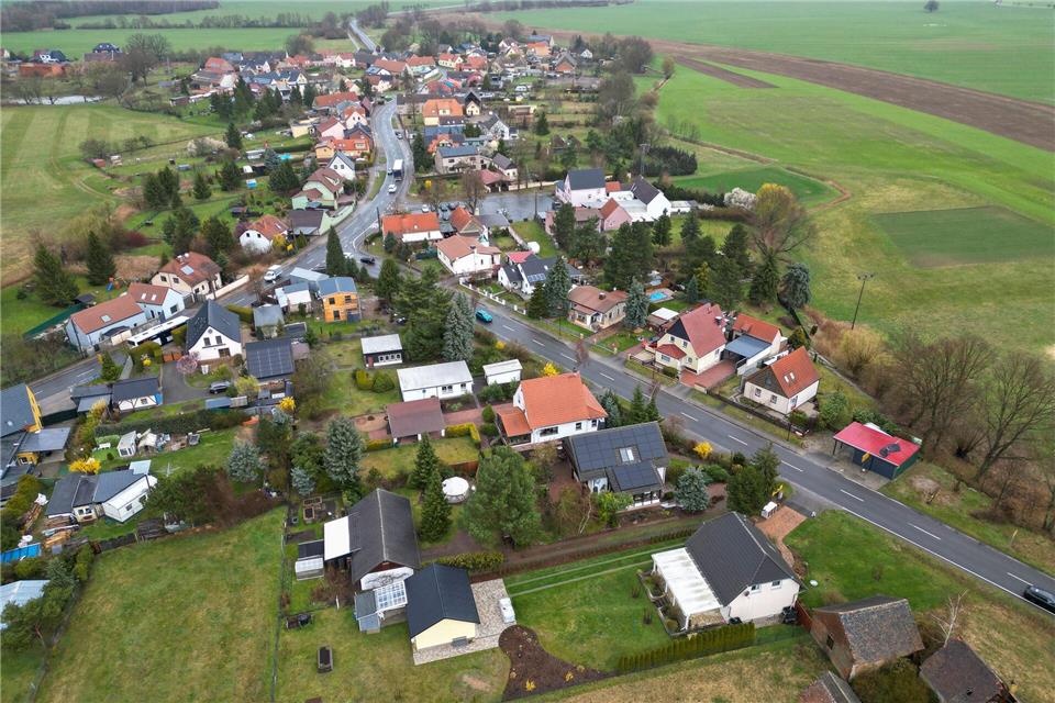 B2, B107, B183a - im 300-Seelen-Ort Wellaune treffen sich gleich drei Bundesstraßen. Eine Ortsumgehung soll Entlastung bringen. (Archivbild)Jan Woitas/dpa