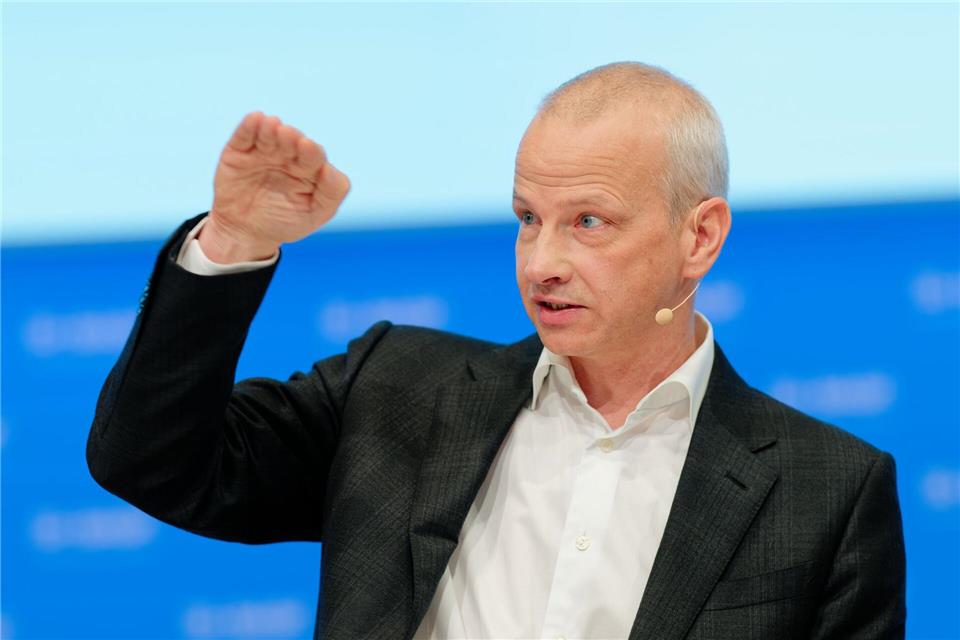 BASF-Chef Kamieth setzt weiter den Rotstift an. Uwe Anspach/dpa