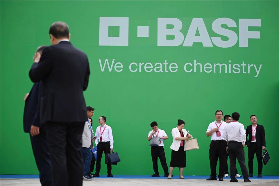BASF mit Hauptsitz in Ludwigshafen ist der weltgrößte Chemiekonzern. Johannes Neudecker/dpa
