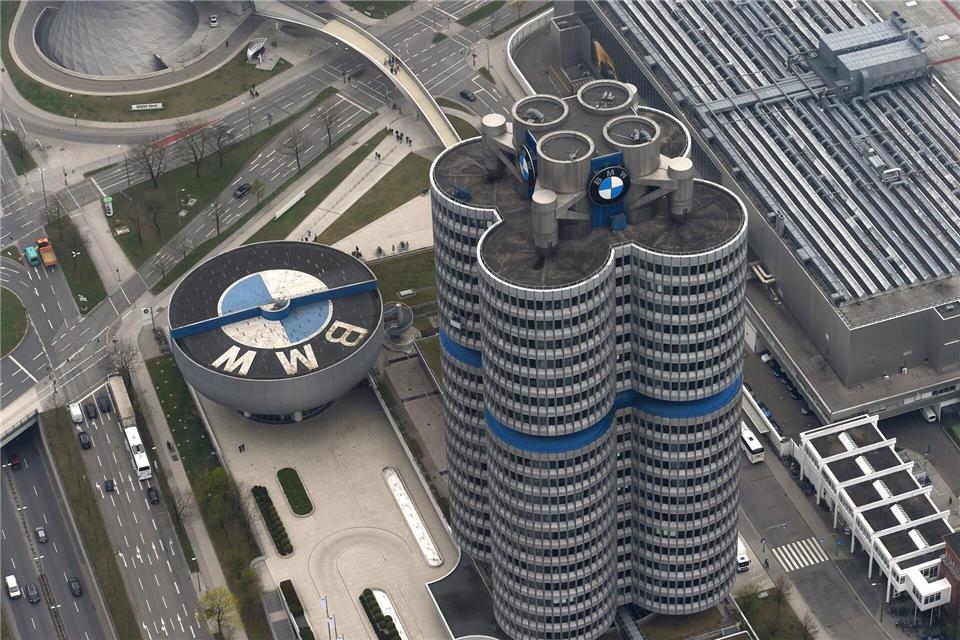 BMW kämpft mit den Folgen des Iran-Kriegs und der Absatzkrise auf dem chinesischen Automarkt. (Archivbild) Felix Hörhager/dpa