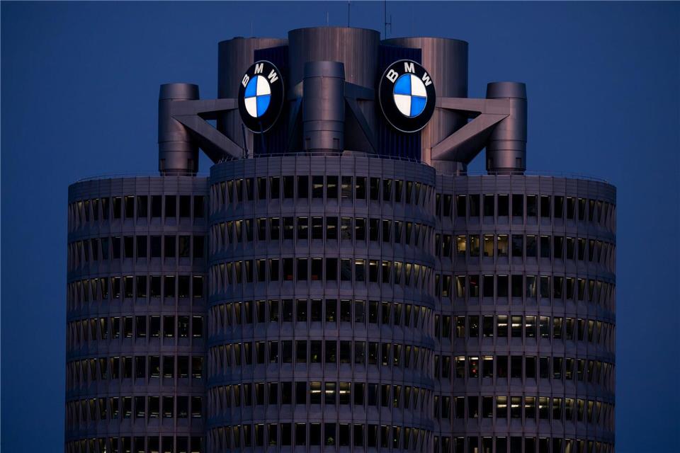 BMW ruft Hunderttausende Autos wegen Brandgefahr zurück. (Symbolbild)Peter Kneffel/dpa