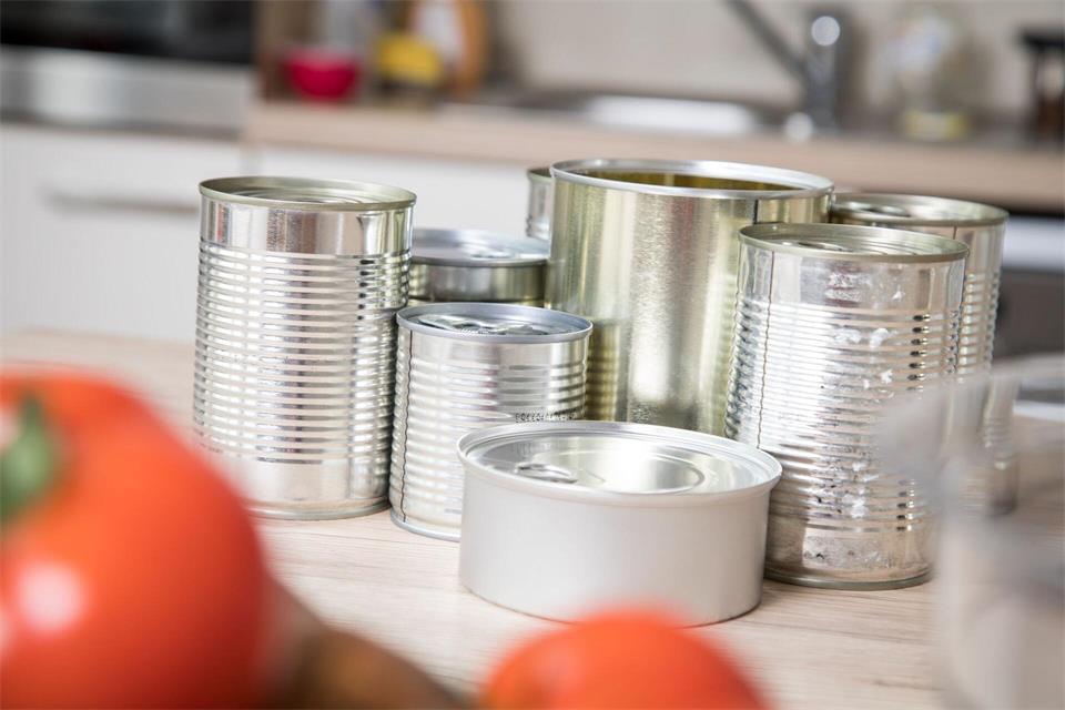 BPA soll Ihnen nicht in den Vorratsschrank kommen? Wer ganz sicher sein will, dem bleibt - bislang noch - nur der Verzicht auf Dosen.Christin Klose/dpa-tmn