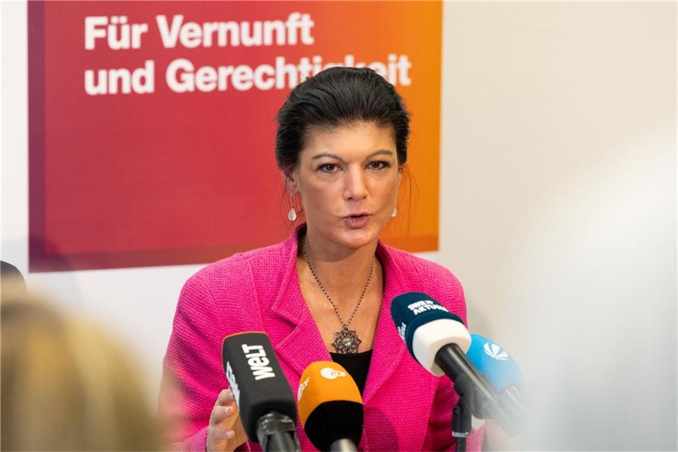 Sachsen: Umfrage sieht BSW aktuell auf Platz drei BSW-Chefin Sahra Wagenknecht kann sich Hoffnungen auf einen Einzug ins sächsische Landesparlament machen.