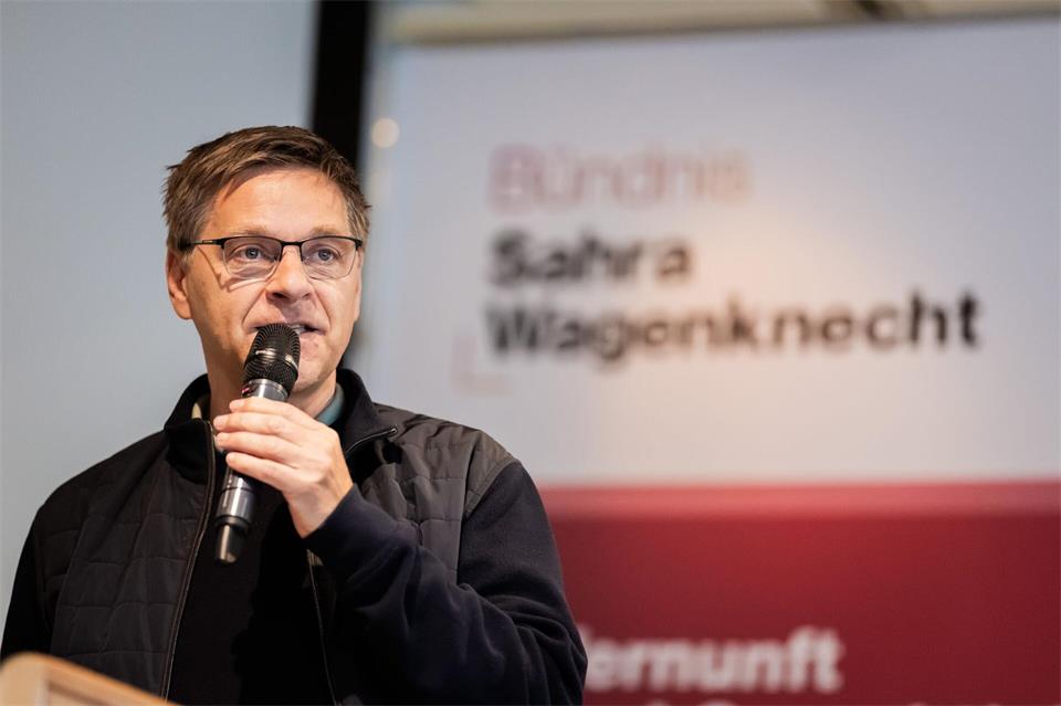 BSW-Generalsekretär Oliver Ruhnert kritisiert den Austritt von drei BSW-Abgeordneten in Thüringen kurz vor der Landtagswahl in Sachsen-Anhalt. (Archivbild)Christoph Soeder/dpa