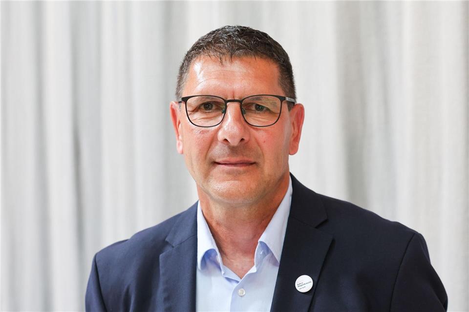 BSW-Politiker Thomas Schulze verweist auf eine zunehmende Zahl von Rentnern, die auf Sozialhilfe angewiesen sind .(Archivbild)Peter Gercke/dpa